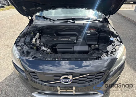 2016 Volvo V60 Cross Country Premier z USA, uszkodzony, nr VIN YV4612HK9G1013405